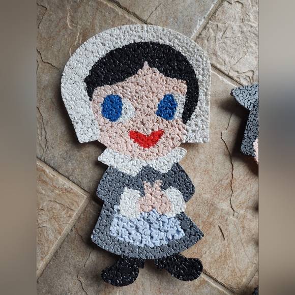 Vintage 1970s Melted Plastic Popcorn Blue Eyed Pilgrim Set Retro - Picture 17 of 17